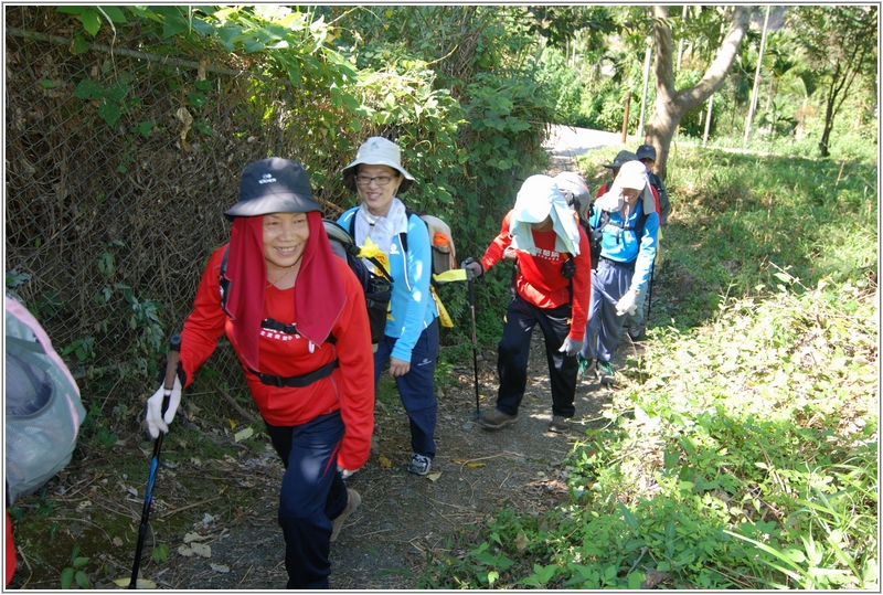 2012-10-07 10-04-38往登山口途中.JPG